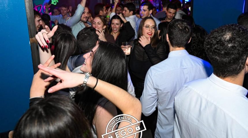 Cómo aprendí a bailar y por qué deberías hacerlo para brillar en una discoteca