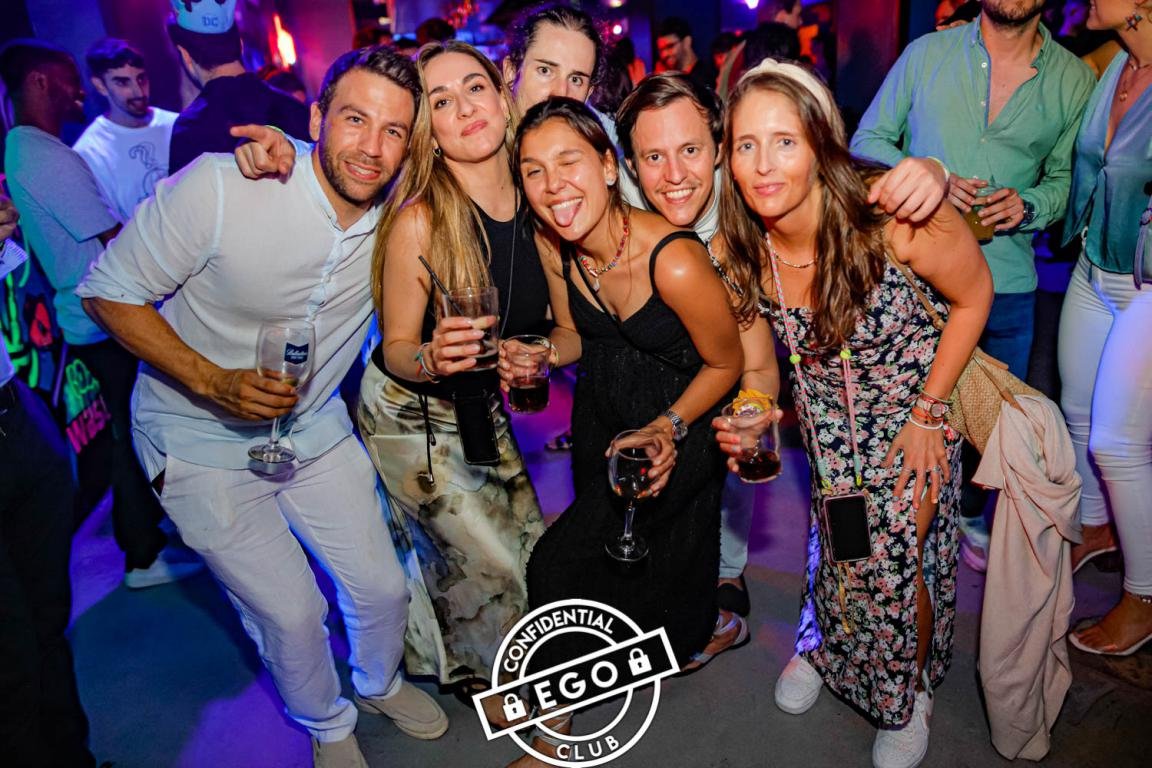 grupo de fiesta en Ego Club