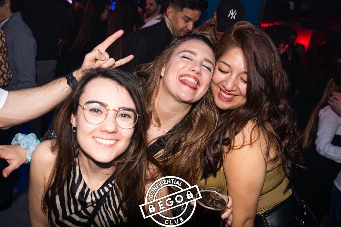 Tres chicas en Ego Club